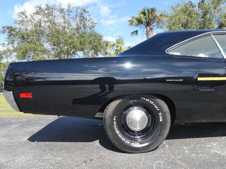 Unknown-Road-runner-1970-Black-Velvet-White-6