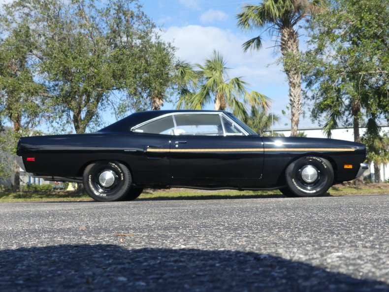 Unknown-Road-runner-1970-Black-Velvet-White-7