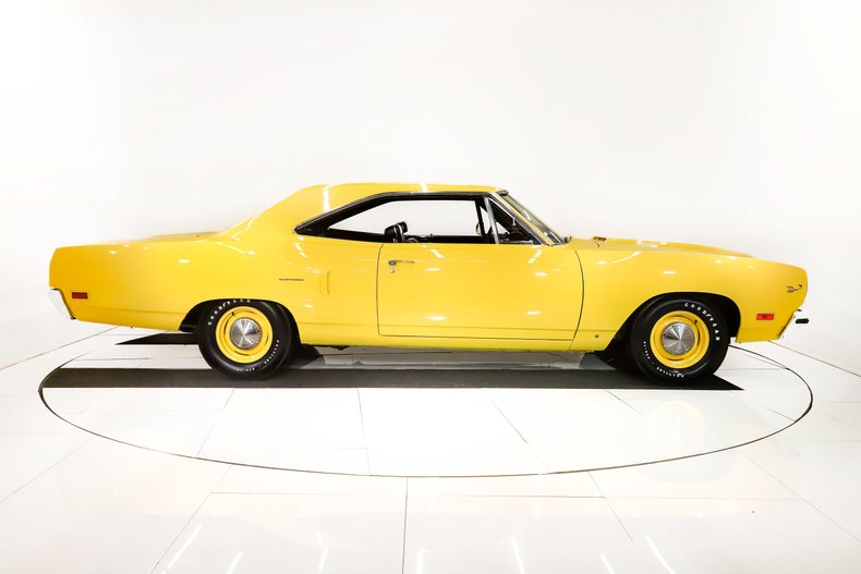 Unknown-Road-runner-1970-Lemon-Twist-Black-18