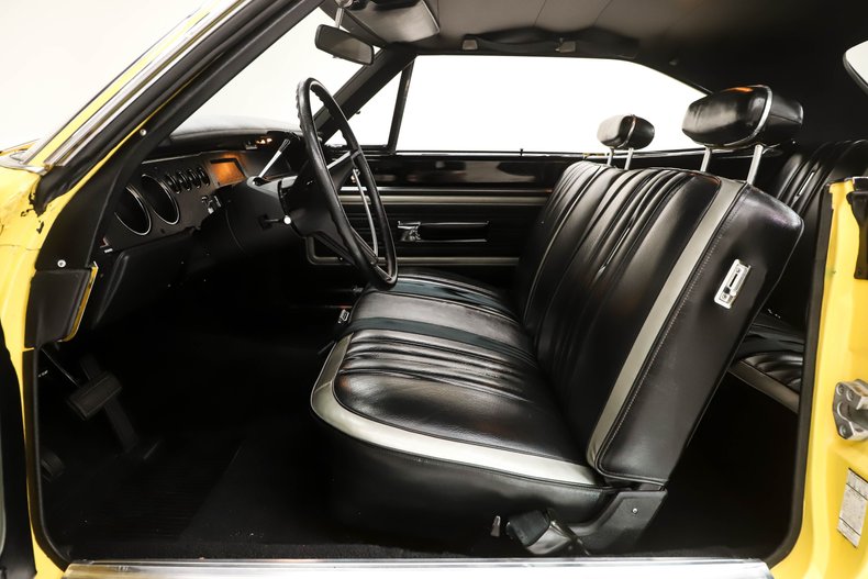 Unknown-Road-runner-1970-Lemon-Twist-Black-27