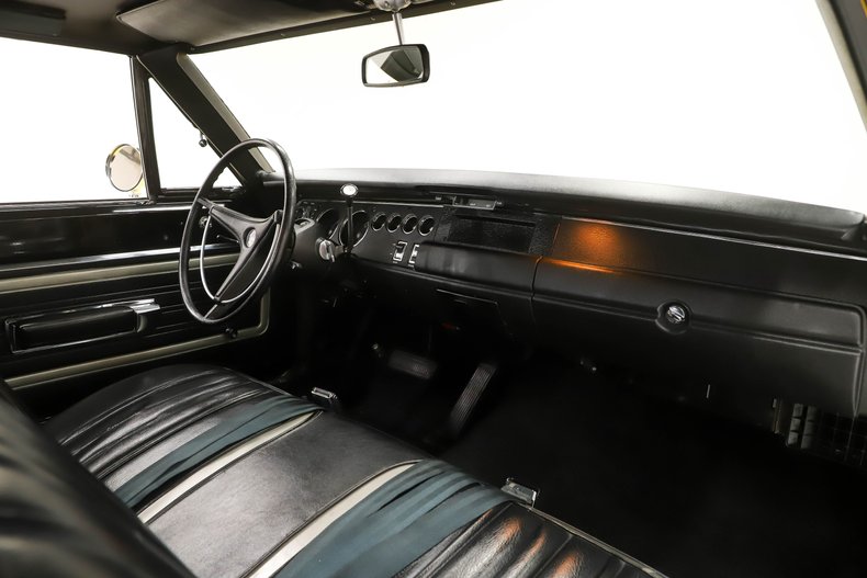 Unknown-Road-runner-1970-Lemon-Twist-Black-34