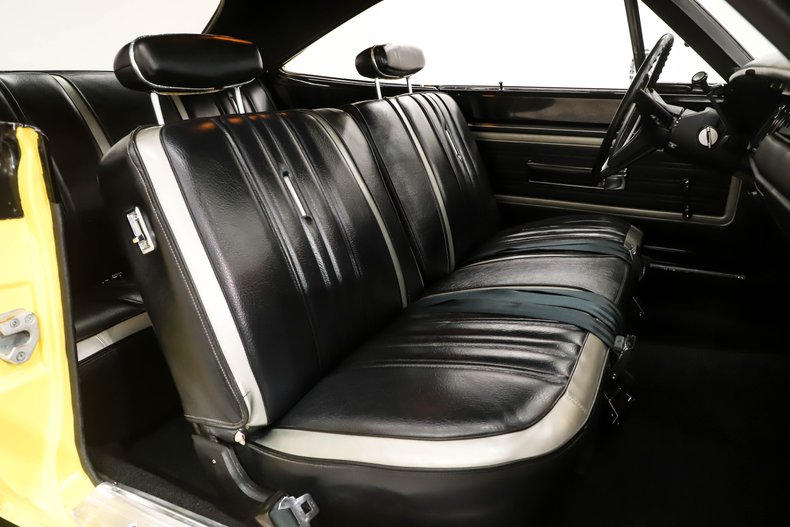 Unknown-Road-runner-1970-Lemon-Twist-Black-37