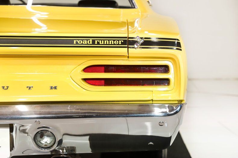 Unknown-Road-runner-1970-Lemon-Twist-Black-42