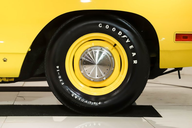 Unknown-Road-runner-1970-Lemon-Twist-Black-44