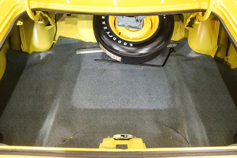 Unknown-Road-runner-1970-Lemon-Twist-Black-49
