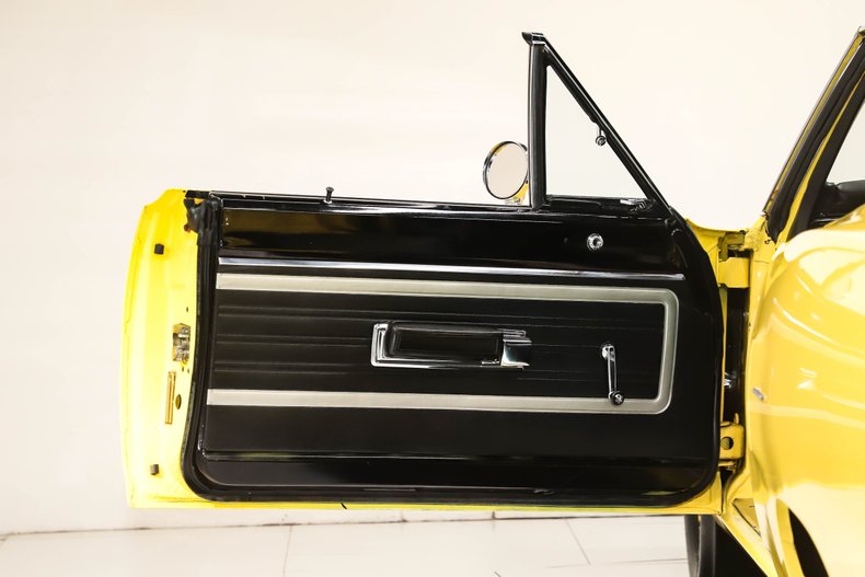 Unknown-Road-runner-1970-Lemon-Twist-Black-5