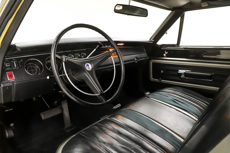 Unknown-Road-runner-1970-Lemon-Twist-Black