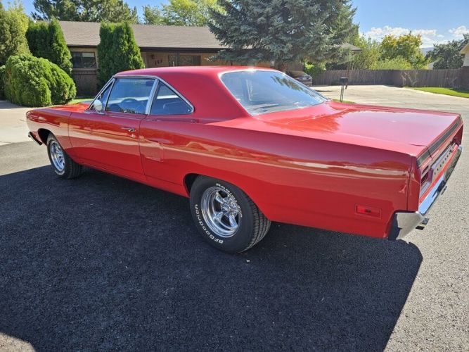 Unknown-Roadrunner-1970-Red-Black-3