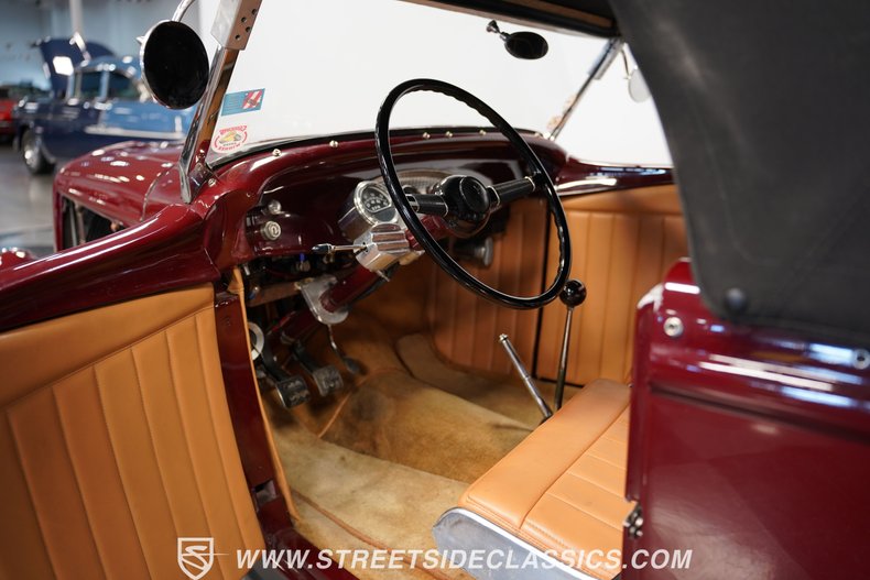 Unknown-Roadster-1932-Burgundy-Tan-2
