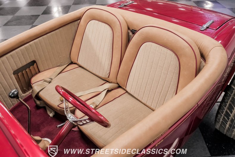 Unknown-Roadster-1932-Candy-Apple-Red-Beige-42