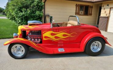 Unknown-Roadster-1932-Red-with-flames-Tan-Vinyl-5