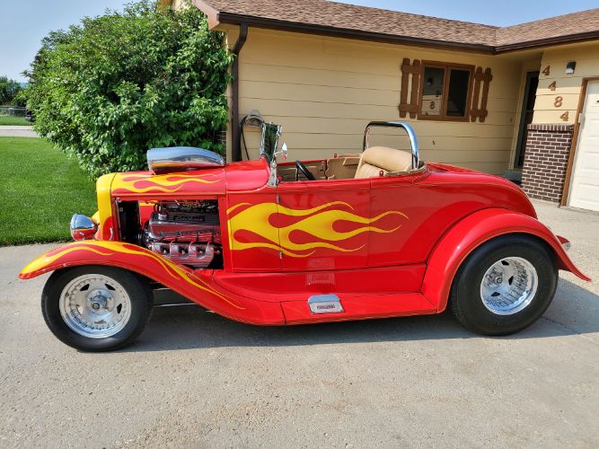 Unknown-Roadster-1932-Red-with-flames-Tan-Vinyl-5