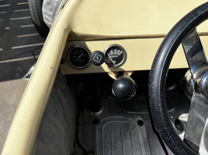 Unknown-Roadster-1932-Yellow-16