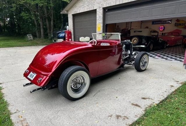 Unknown-Roadster-1933-Candy-Apple-Red-White-RolledPleated-3