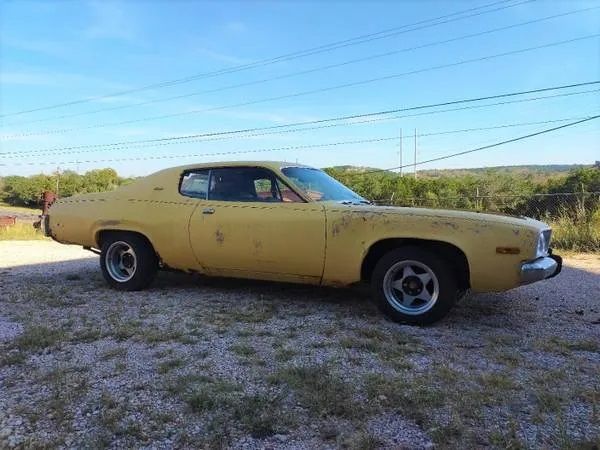 Unknown-Satellite-1974-Lemon-Twist-Yellow-Black-2