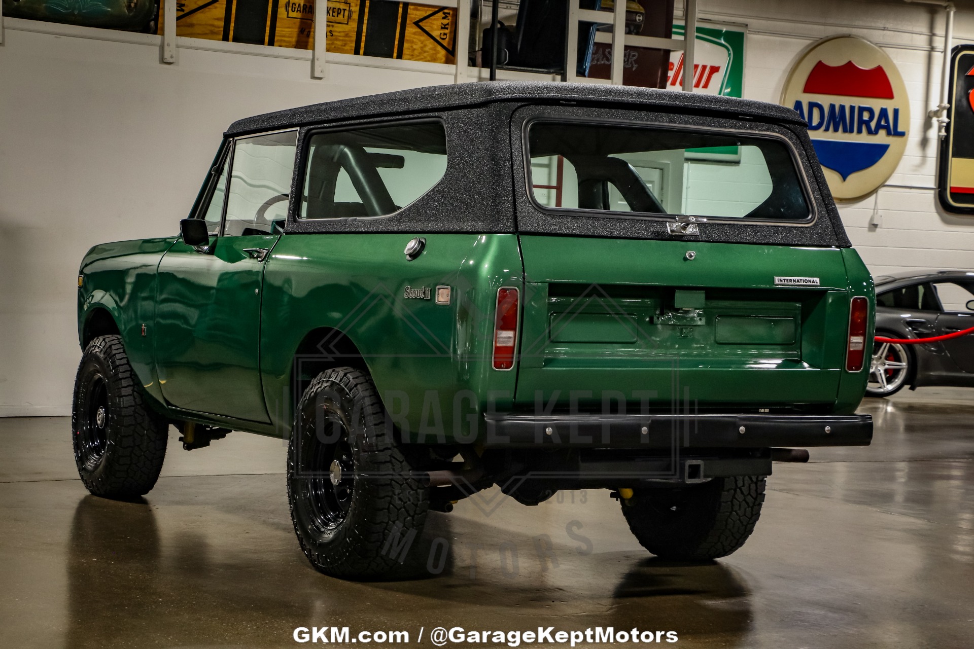 Unknown-Scout-1975-Green-Black-7
