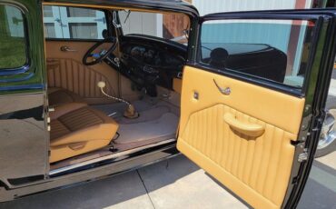 Unknown-Sedan-1932-Black-Tan-10