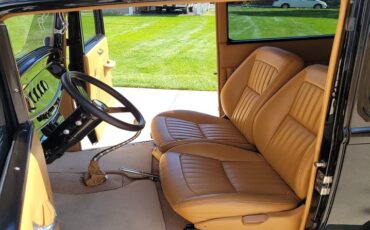 Unknown-Sedan-1932-Black-Tan-11