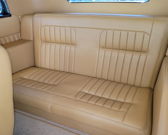 Unknown-Sedan-1932-Black-Tan-13