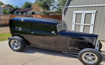 Unknown-Sedan-1932-Black-Tan-30
