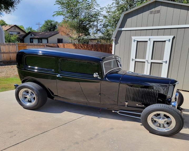 Unknown-Sedan-1932-Black-Tan-30