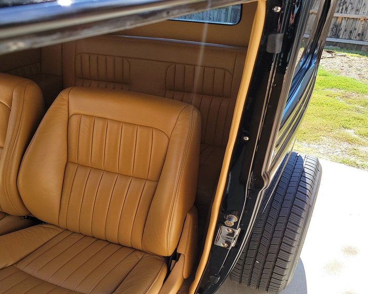 Unknown-Sedan-1932-Black-Tan-34