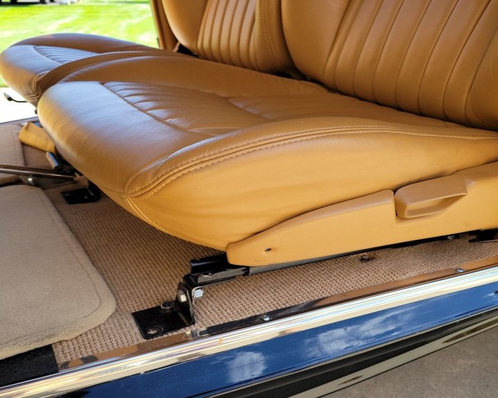 Unknown-Sedan-1932-Black-Tan-35