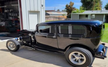 Unknown-Sedan-1932-Black-Tan-36