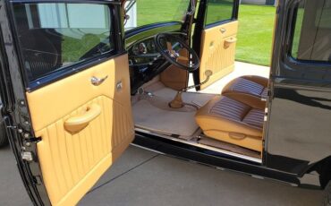 Unknown-Sedan-1932-Black-Tan-7