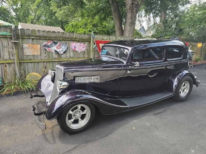 Unknown-Sedan-1933-Black-Emithy-Purple