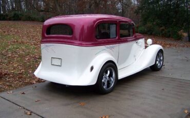 Unknown-Sedan-1935-White