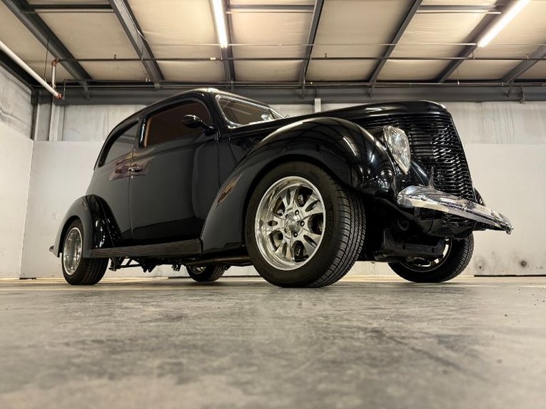 Unknown-Sedan-1938-Black-Brown-11