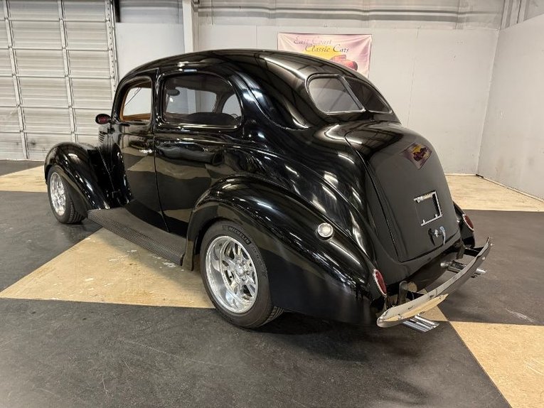 Unknown-Sedan-1938-Black-Brown-13