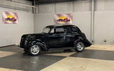 Unknown-Sedan-1938-Black-Brown-14