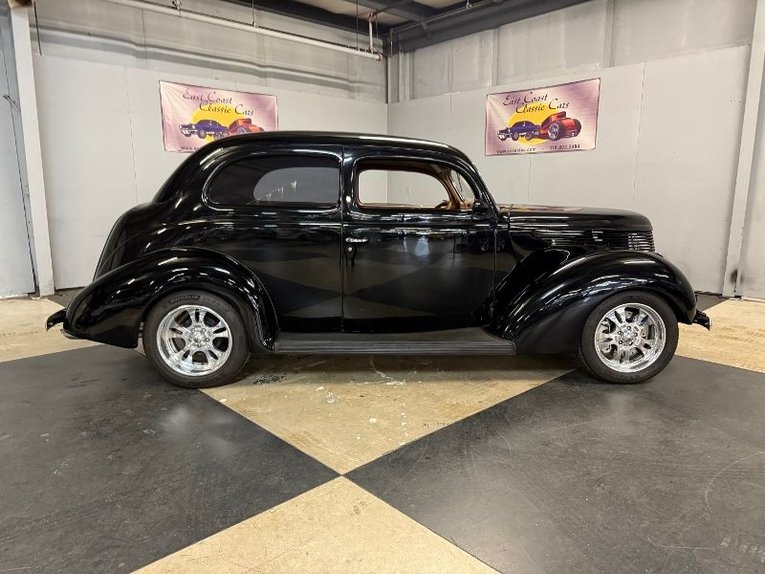 Unknown-Sedan-1938-Black-Brown-39