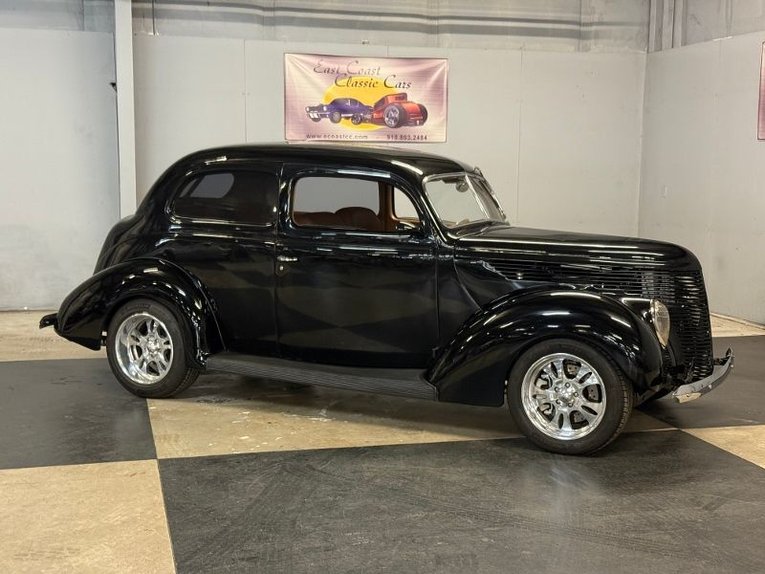 Unknown-Sedan-1938-Black-Brown-40