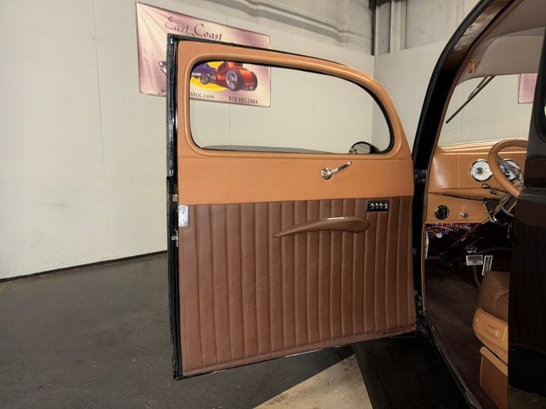 Unknown-Sedan-1938-Black-Brown-42