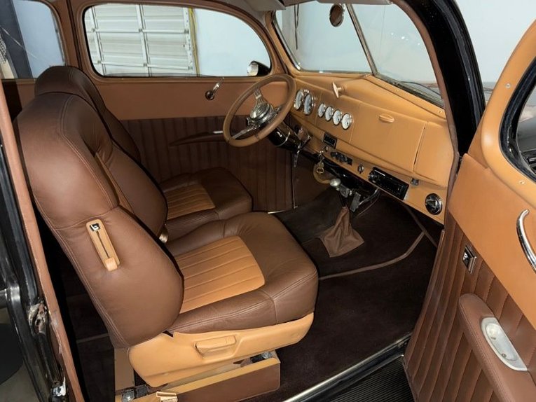 Unknown-Sedan-1938-Black-Brown-43