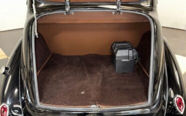 Unknown-Sedan-1938-Black-Brown-7