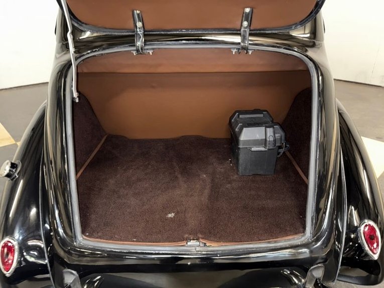 Unknown-Sedan-1938-Black-Brown-7