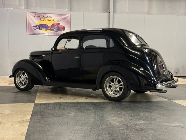 Unknown-Sedan-1938-Black-Brown-9