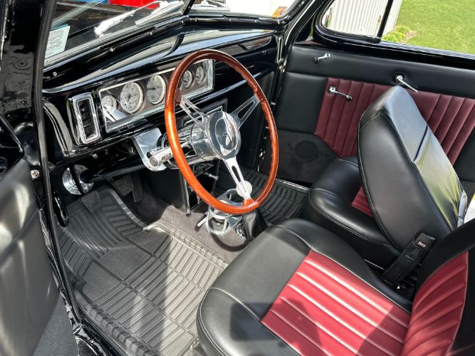 Unknown-Sedan-1939-Black-BlackMaroon-17
