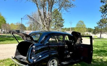 Unknown-Sedan-1939-Black-BlackMaroon-26
