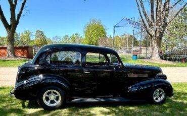Unknown-Sedan-1939-Black-BlackMaroon-5