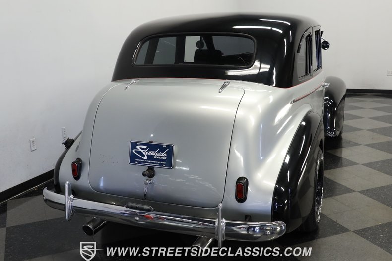 Unknown-Sedan-1939-Black-and-Silver-Gray-16