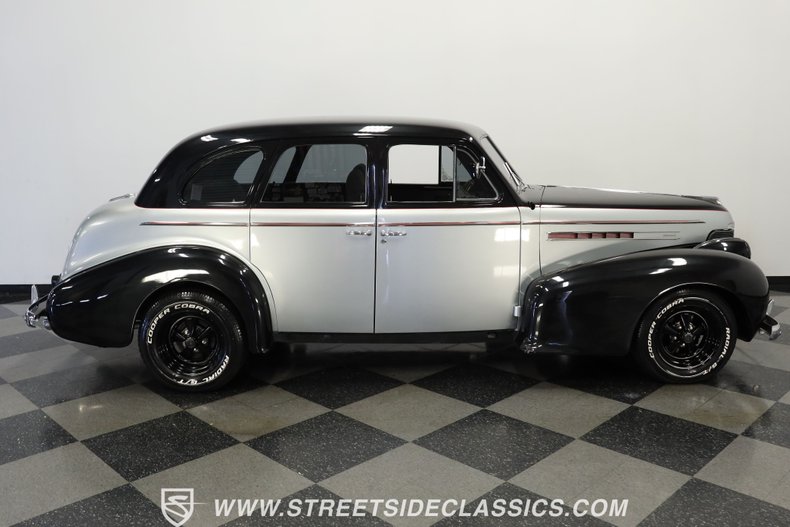 Unknown-Sedan-1939-Black-and-Silver-Gray-22