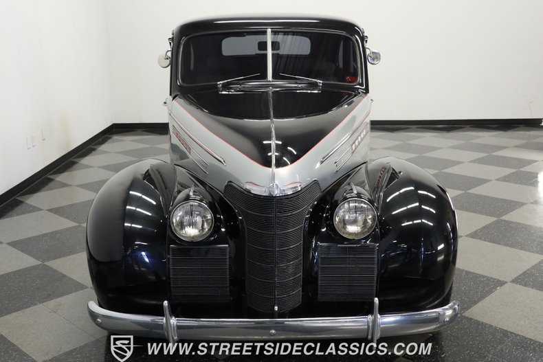 Unknown-Sedan-1939-Black-and-Silver-Gray-25