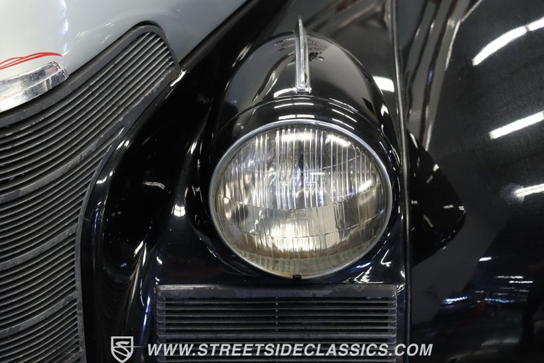 Unknown-Sedan-1939-Black-and-Silver-Gray-28