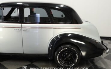 Unknown-Sedan-1939-Black-and-Silver-Gray-32