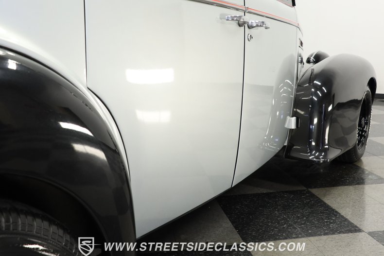 Unknown-Sedan-1939-Black-and-Silver-Gray-35